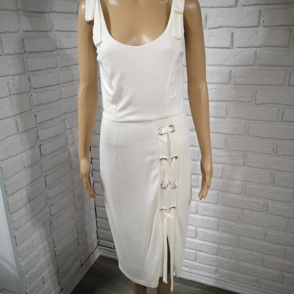 VENUS Dresses & Skirts - Venus Ladies Size Medium Off White w/ Lace Detail Lined Sleeveless Midi Dress